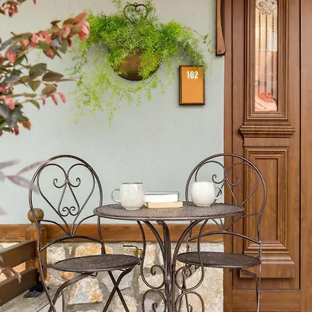 Meydani * لِتوخورو