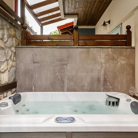 فندق Meydani لِتوخورو